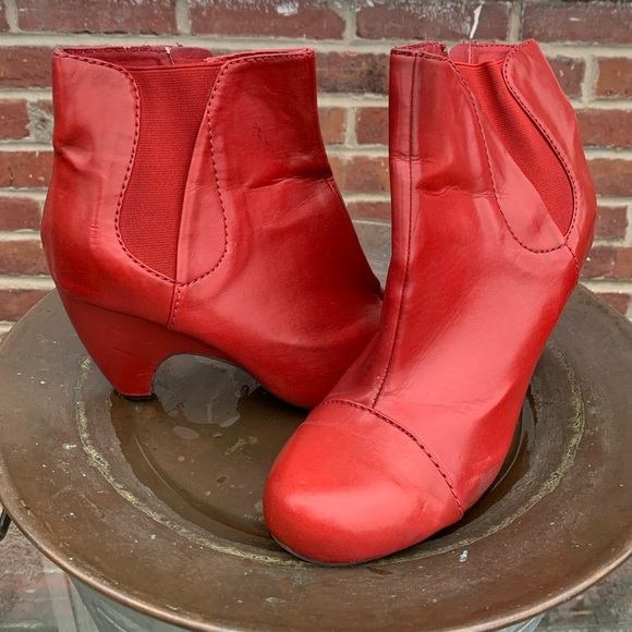 M2 by Miz Mooz Red Round Toe Booties Size 12 EUC - Picture 3 of 9
